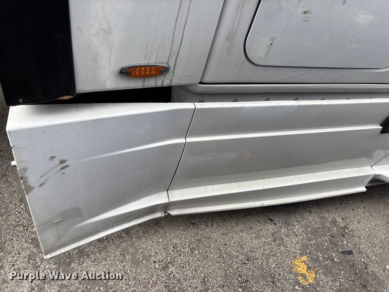 image for item YA1850 2014 Freightliner Cascadia semi truck