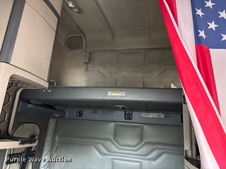 image for item YA1850 2014 Freightliner Cascadia semi truck