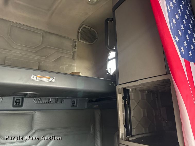 image for item YA1850 2014 Freightliner Cascadia semi truck