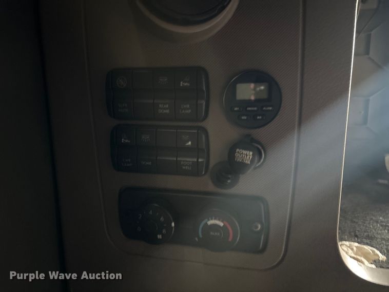 image for item YA1850 2014 Freightliner Cascadia semi truck