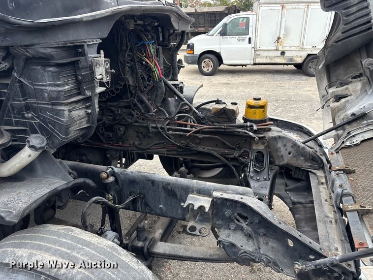 image for item YA1850 2014 Freightliner Cascadia semi truck