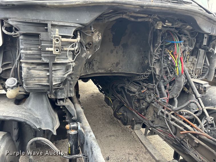 image for item YA1850 2014 Freightliner Cascadia semi truck