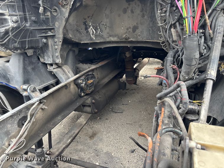 image for item YA1850 2014 Freightliner Cascadia semi truck