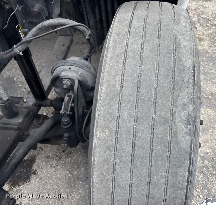 image for item YA1850 2014 Freightliner Cascadia semi truck