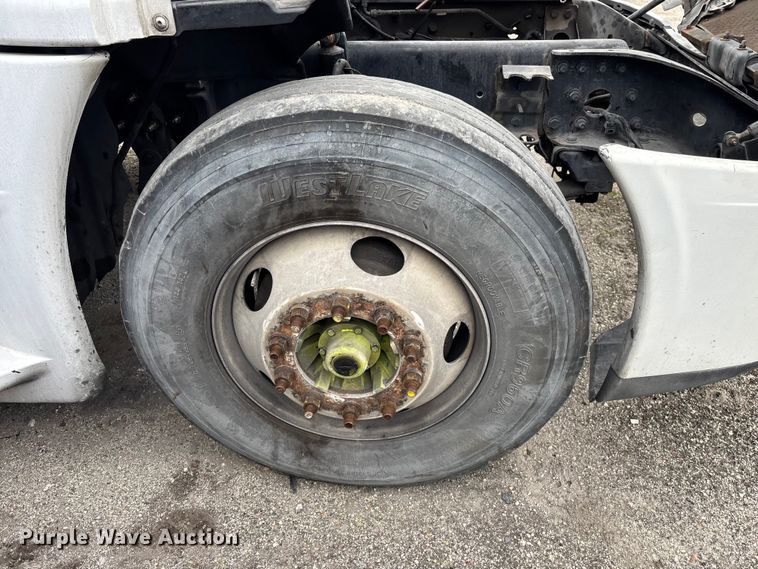 image for item YA1850 2014 Freightliner Cascadia semi truck