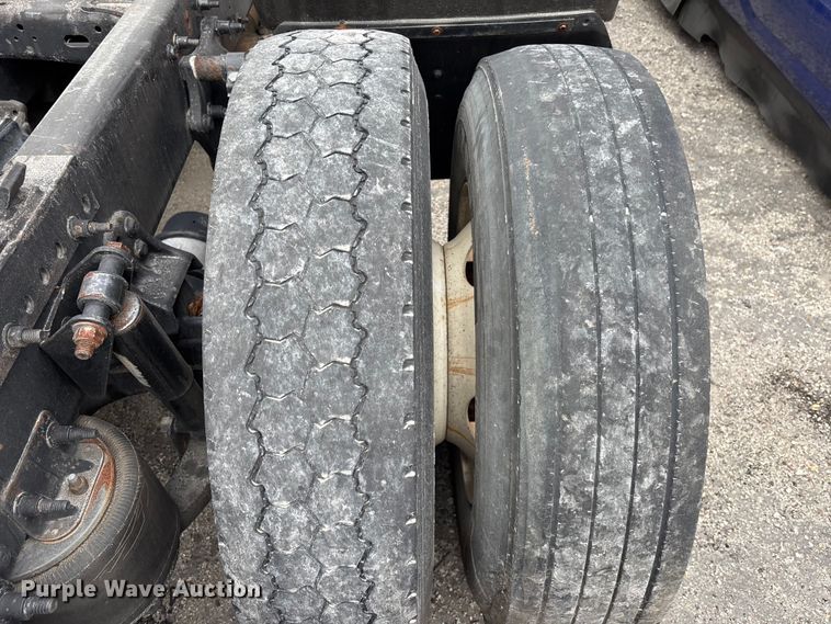 image for item YA1850 2014 Freightliner Cascadia semi truck