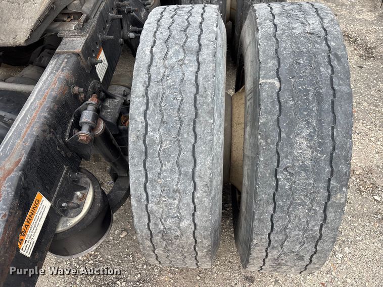 image for item YA1850 2014 Freightliner Cascadia semi truck