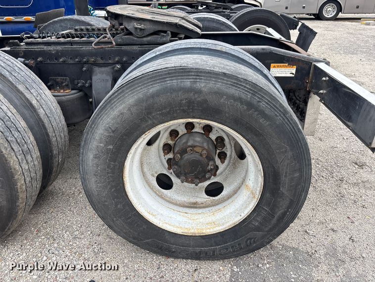 image for item YA1850 2014 Freightliner Cascadia semi truck