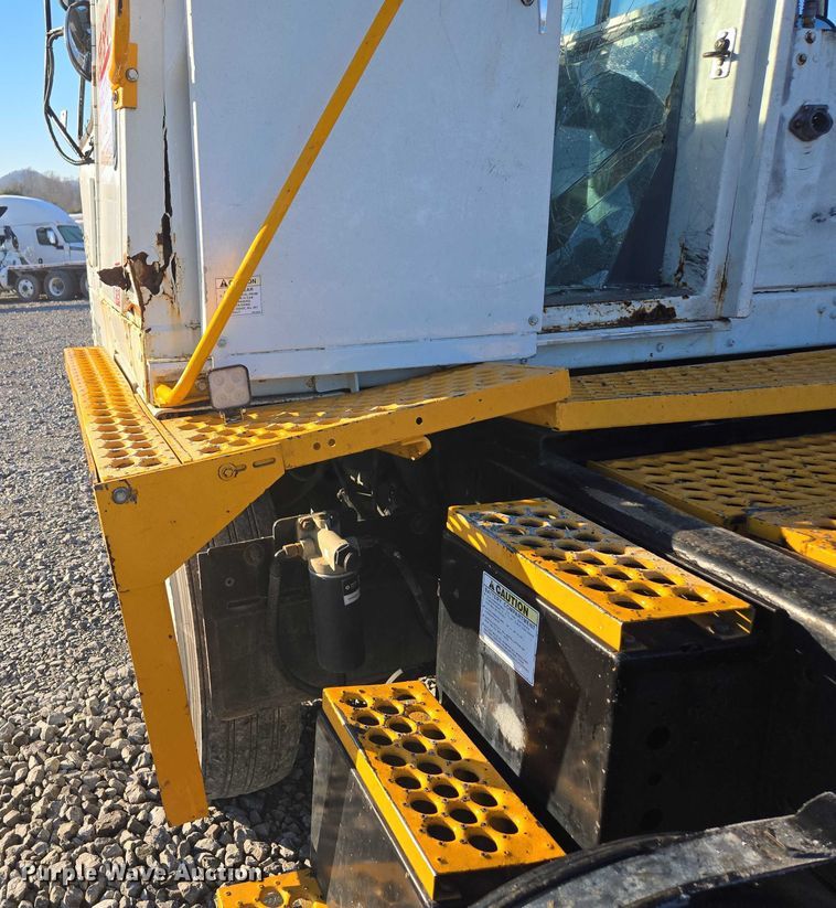 image for item YA1895 2013 Kalmar Ottawa yard truck