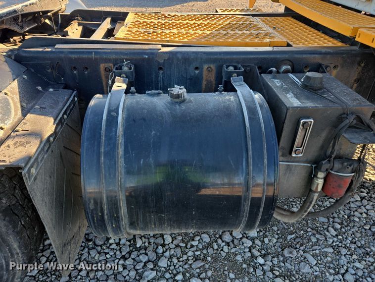 image for item YA1895 2013 Kalmar Ottawa yard truck