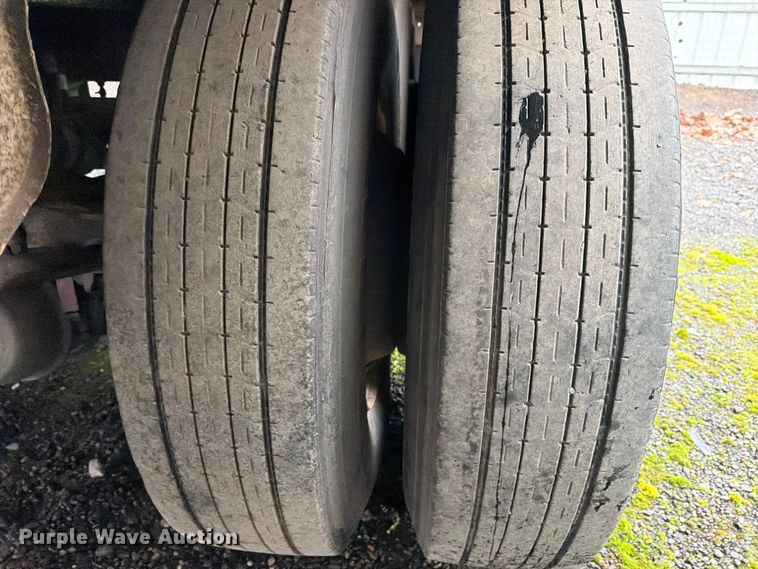 image for item YA1926 2016 Great Dane dry van trailer