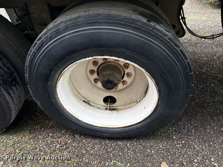 image for item YA1927 1985 Trailmobile 01AA-1SAL dry van trailer