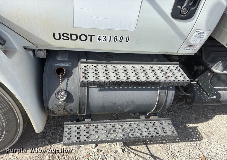 image for item YA1931 2008 International 4300 box truck