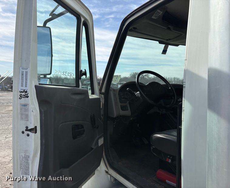 image for item YA1931 2008 International 4300 box truck