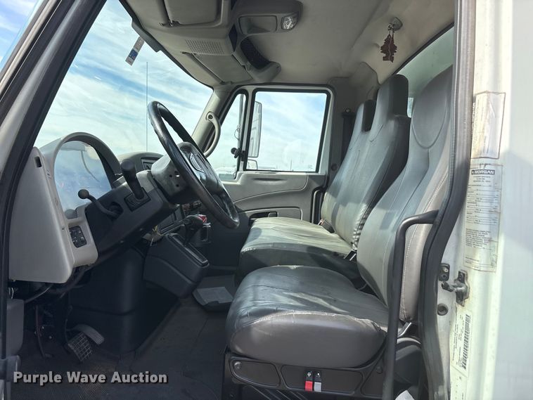 image for item YA1931 2008 International 4300 box truck