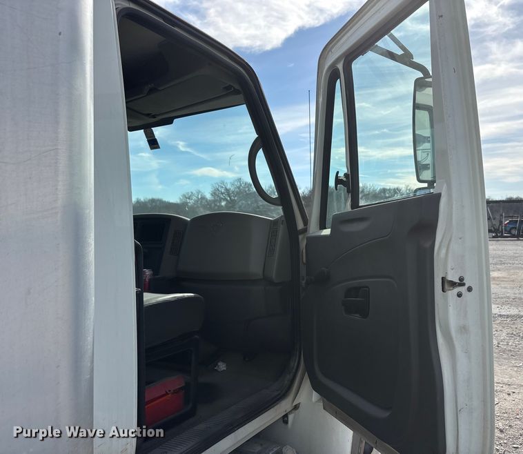 image for item YA1931 2008 International 4300 box truck