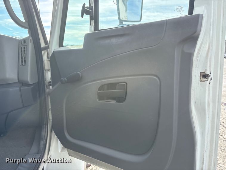 image for item YA1931 2008 International 4300 box truck