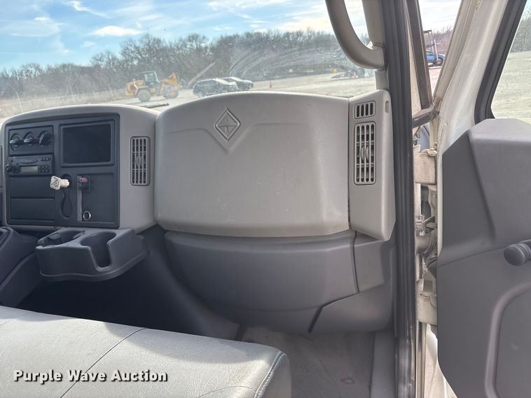 image for item YA1931 2008 International 4300 box truck