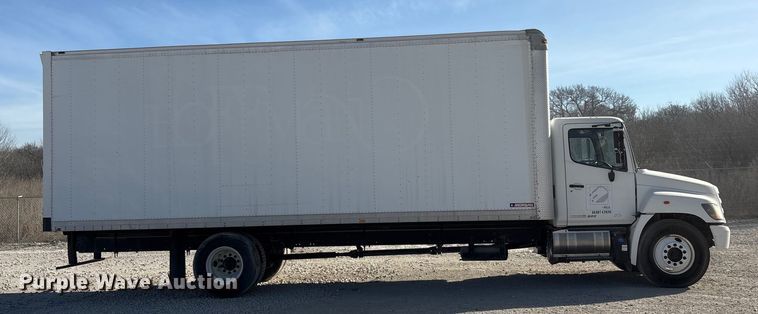 image for item YA1932 2016 Hino 268 box truck