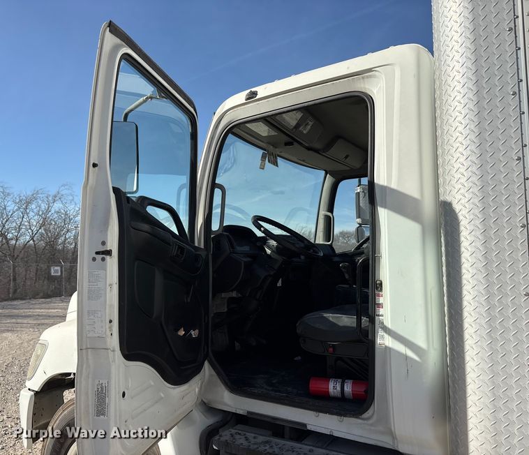 image for item YA1932 2016 Hino 268 box truck