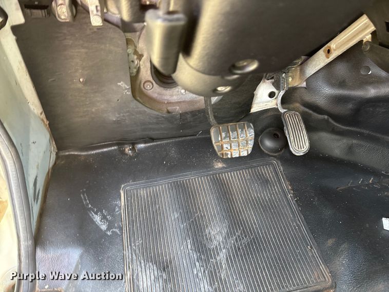 image for item YA1932 2016 Hino 268 box truck