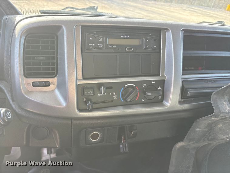 image for item YA1932 2016 Hino 268 box truck