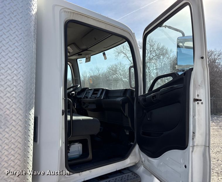 image for item YA1932 2016 Hino 268 box truck