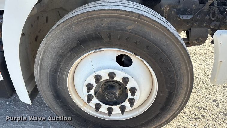 image for item YA1932 2016 Hino 268 box truck