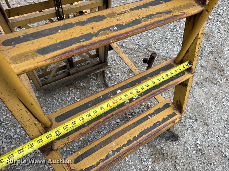 image for item DO2410 (2) Economy Hi-Jacker ladders