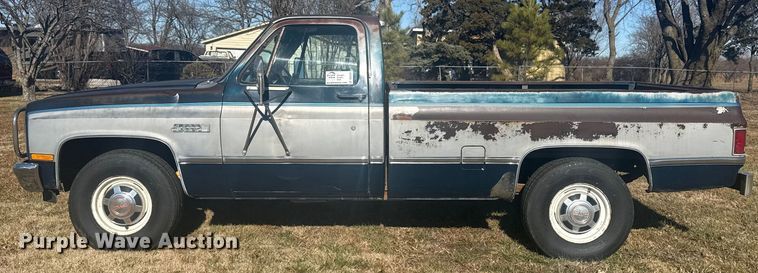 image for item DQ4201 1982 GMC C2500 pickup truck