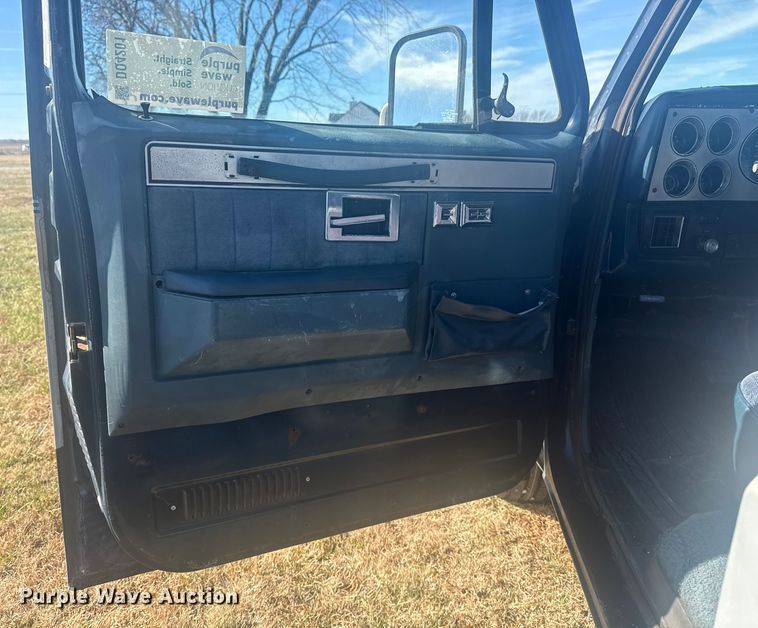 image for item DQ4201 1982 GMC C2500 pickup truck