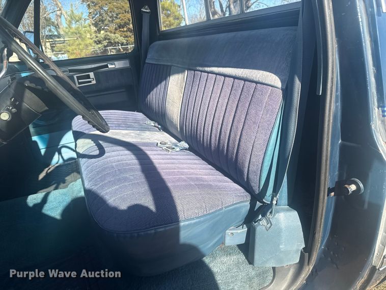 image for item DQ4201 1982 GMC C2500 pickup truck