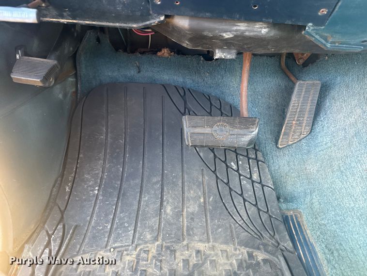 image for item DQ4201 1982 GMC C2500 pickup truck