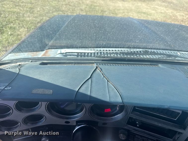 image for item DQ4201 1982 GMC C2500 pickup truck