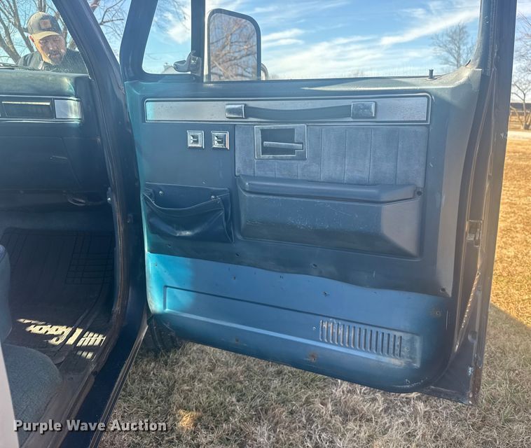 image for item DQ4201 1982 GMC C2500 pickup truck