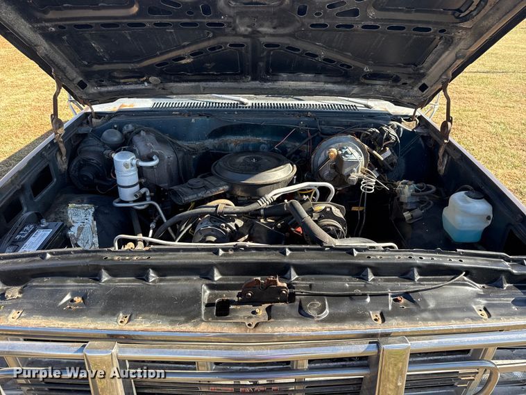 image for item DQ4201 1982 GMC C2500 pickup truck