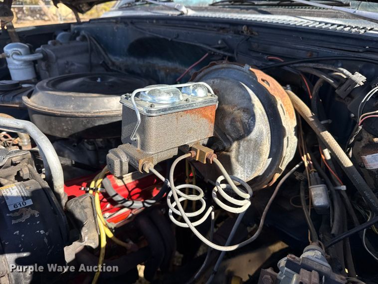 image for item DQ4201 1982 GMC C2500 pickup truck