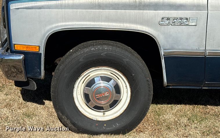 image for item DQ4201 1982 GMC C2500 pickup truck