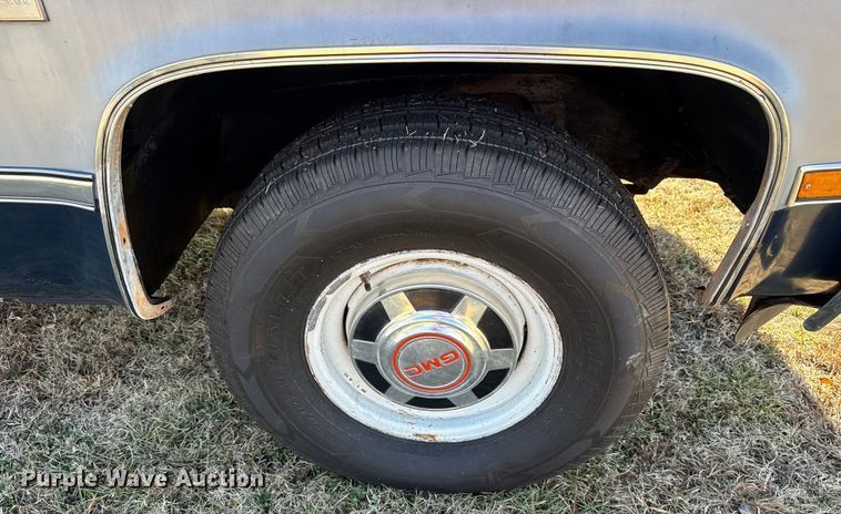 image for item DQ4201 1982 GMC C2500 pickup truck