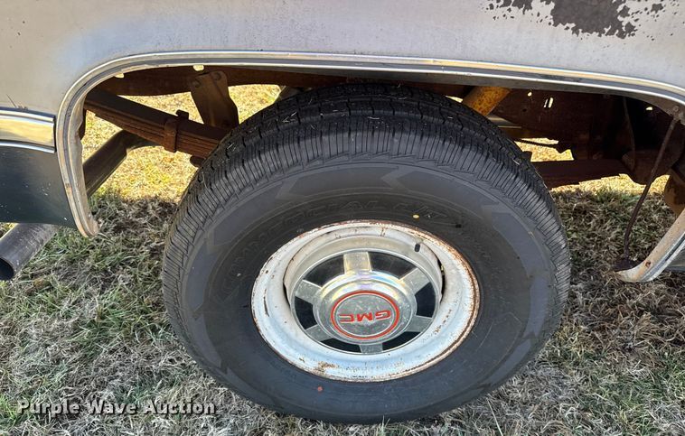 image for item DQ4201 1982 GMC C2500 pickup truck