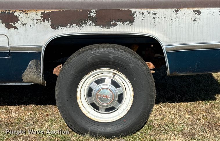 image for item DQ4201 1982 GMC C2500 pickup truck