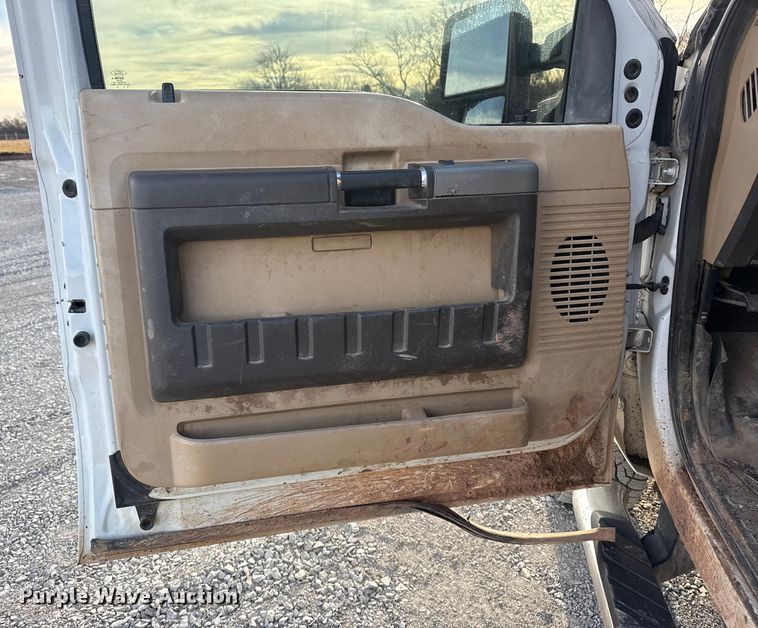 image for item DQ4205 2013 Ford F250 Super Duty Ext. Cab pickup truck