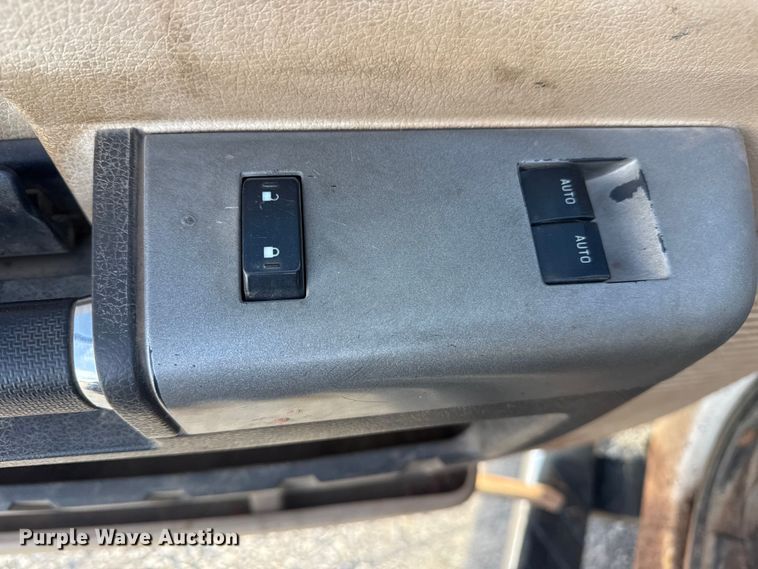 image for item DQ4205 2013 Ford F250 Super Duty Ext. Cab pickup truck