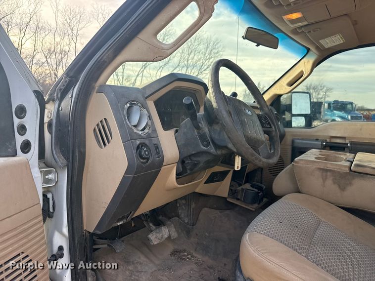 image for item DQ4205 2013 Ford F250 Super Duty Ext. Cab pickup truck