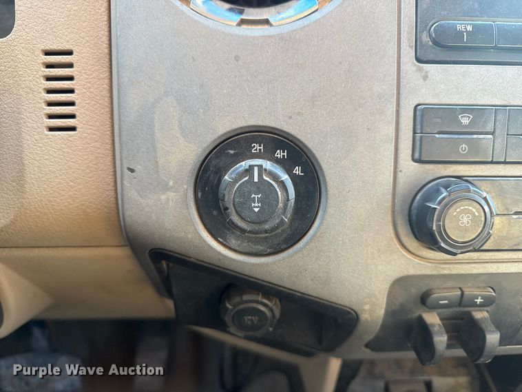 image for item DQ4205 2013 Ford F250 Super Duty Ext. Cab pickup truck