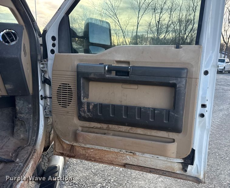 image for item DQ4205 2013 Ford F250 Super Duty Ext. Cab pickup truck