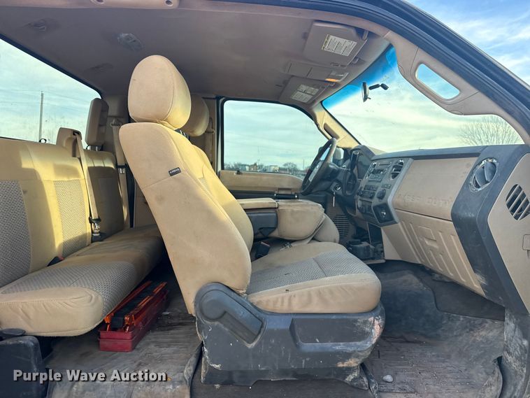 image for item DQ4205 2013 Ford F250 Super Duty Ext. Cab pickup truck