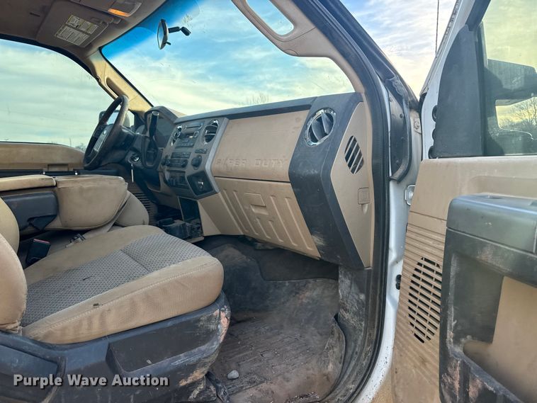 image for item DQ4205 2013 Ford F250 Super Duty Ext. Cab pickup truck