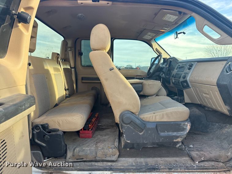 image for item DQ4205 2013 Ford F250 Super Duty Ext. Cab pickup truck