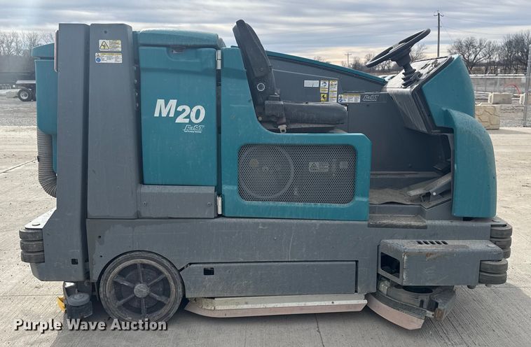 image for item DQ4208 Tennant M20 sweeper